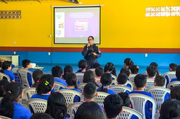 Polícia Militar promove palestra sobre o Agosto Lilás na escola Santa Luzia do Macurany