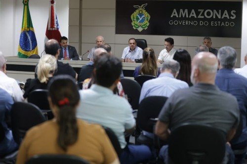 Roberto Cidade conduz acordo com empresas médicas e garante repasse de R$ 276 milhões