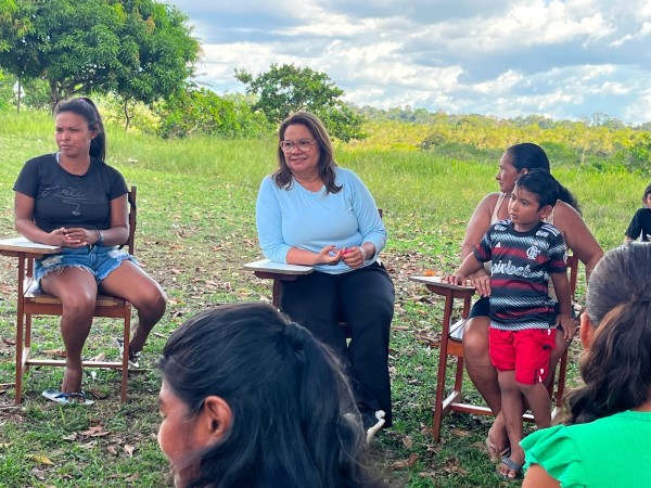 Vereadora Márcia Baranda reforça pedido por melhorias no abastecimento de água e na rede elétrica da zona rural de Parintins