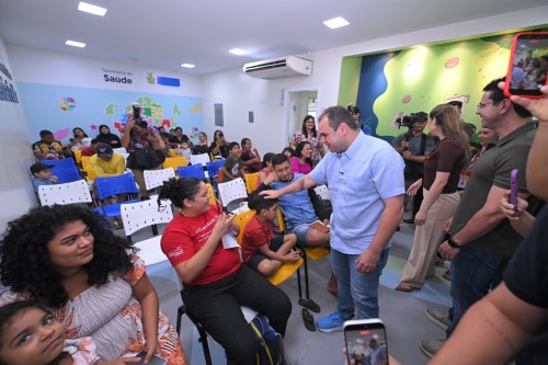 Governador Roberto Cidade acompanha ações de saúde voltadas a crianças e idosos