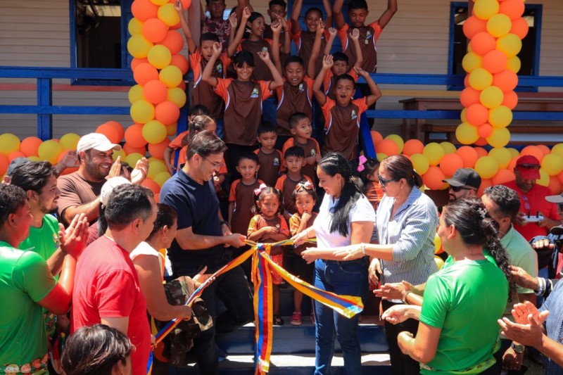 Escola Municipal Professor José Saúde, na Ilha das Guaribas, recebe nova estrutura com salas climatizadas, energia solar e internet