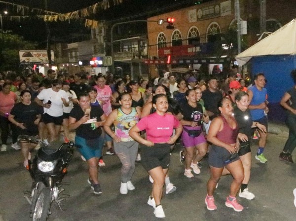 Prefeitura retoma Corridão Noturno Parintins reunindo multidão nas ruas do centro