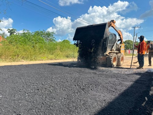 Asfaltamento na cidade beneficia moradores da rua do Clube dos Cabos e Soldados