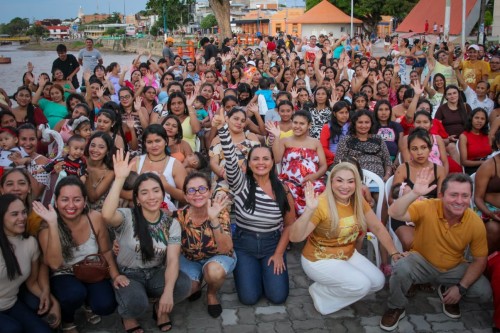 Mamaço reúne dezenas de mães e bebês em Parintins na programação do Agosto Dourado