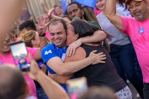 Roberto Cidade leva campanha às ruas do Santo Antônio e reforça compromisso com avanços no Amazonas