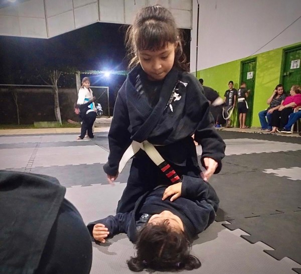Evento gratuito na Arena Olímpica reúne mulheres de todas as idades em Aulão de Jiu-Jitsu