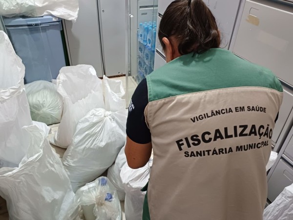 Vigilância Sanitária apreende 500 kg de produtos irregulares durante fiscalização em Parintins
