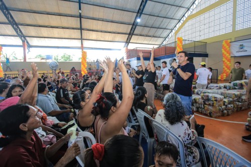Prefeito Mateus Assayag comanda ação que beneficia Itaúnas e bairros próximos com serviços e mil cestas básicas