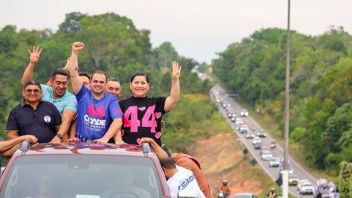 Em Presidente Figueiredo, Roberto Cidade mobiliza apoiadores durante megacarreata