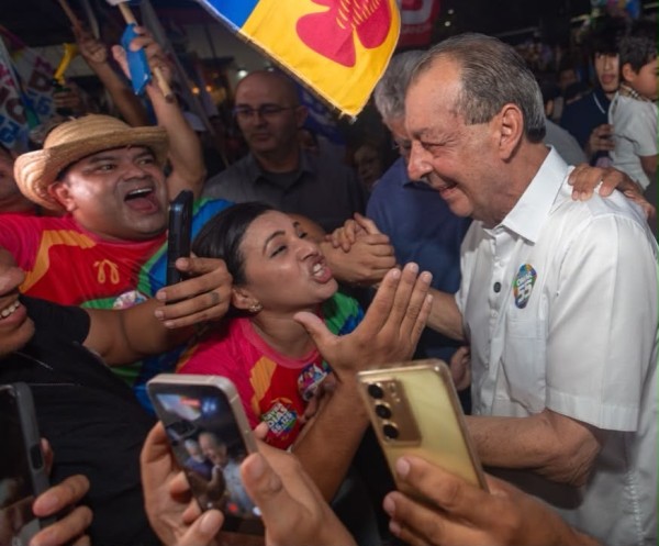 Omar planeja construir 40 mil casas e priorizar mulheres como donas dos imóveis