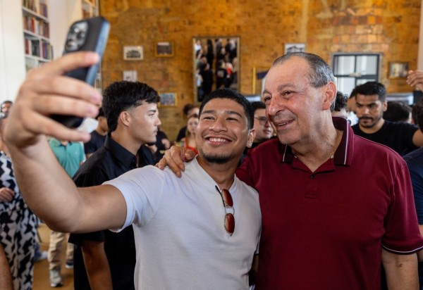 Proposta de Omar vai facilitar primeiro emprego para jovens e cursos de IA como preparação ao futuro