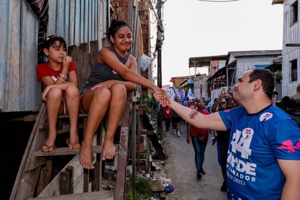 Roberto Cidade leva proposta do Hospital da Mulher às ruas do Bairro da União e pede confiança para levar o Amazonas adiante