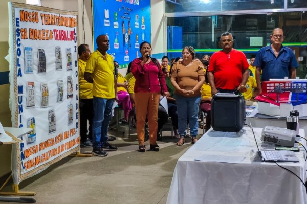 Projeto da escola Luz do Saber destaca protagonismo estudantil de estudantes da EJA