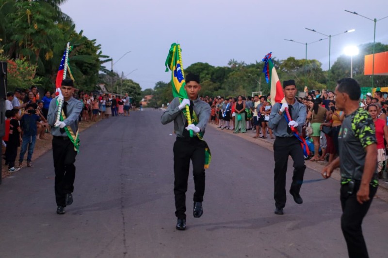 Prefeitura de Parintins realiza primeiro desfile cívico da história na Gleba de Vila Amazônia