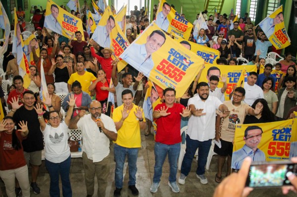 Sidney Leite faz encontro com mais de 3 mil pessoas em Parintins