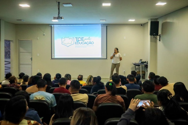 Escolas de Parintins participam de formação virtual do programa TCE Pela Educação