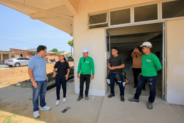 Prefeito Mateus Assayag acompanha reta final das obras do Restaurante Popular