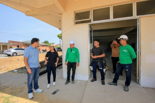 Prefeito Mateus Assayag acompanha reta final das obras do Restaurante Popular