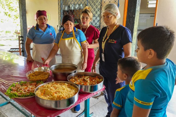 Acompanhamento técnico garante qualidade em mais de 17 mil refeições servidas diariamente na rede municipal de ensino, em Parintins