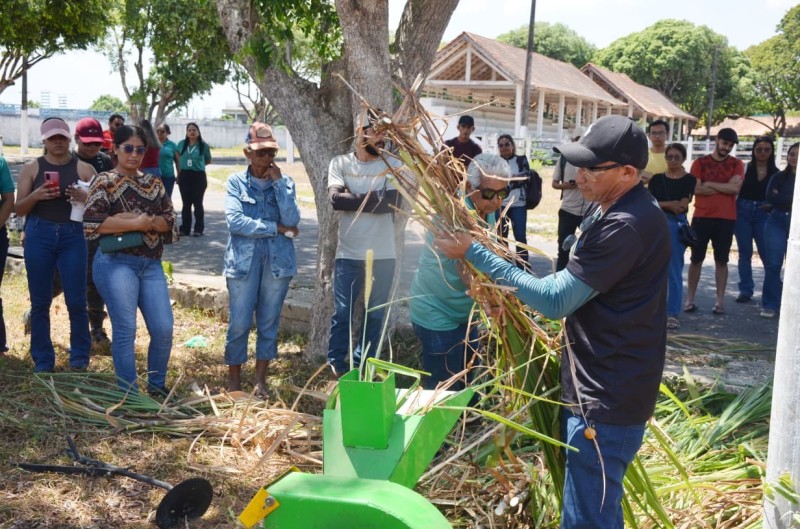 Produtores, pecuaristas e estudantes de Parintins recebem Capacitação em Produção de Silagem e Estratégias de Alimentação para o Gado