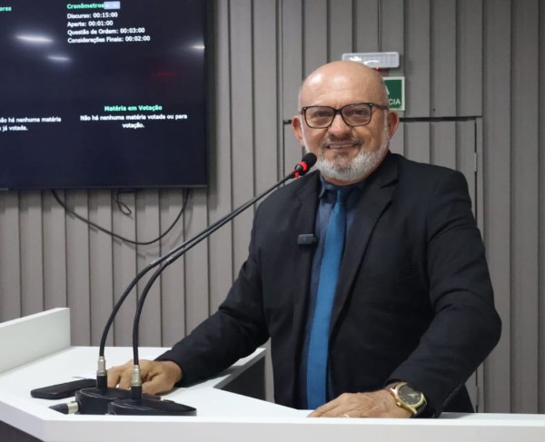 Cabo Linhares homenageia Bombeiros Militares por atuação no combate a incêndio no Macurany