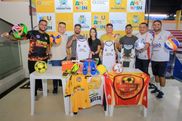 Prefeitura entrega kits esportivos completos para 25 bairros do 5º Copão Eu Amo Parintins