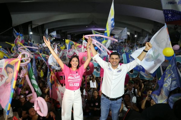 Mayra Dias encerra campanha em Manaus ao lado de Saullo Vianna com mais de 15 mil pessoas