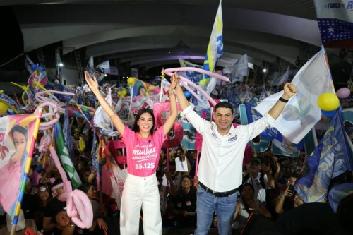 Mayra Dias encerra campanha em Manaus ao lado de Saullo Vianna com mais de 15 mil pessoas