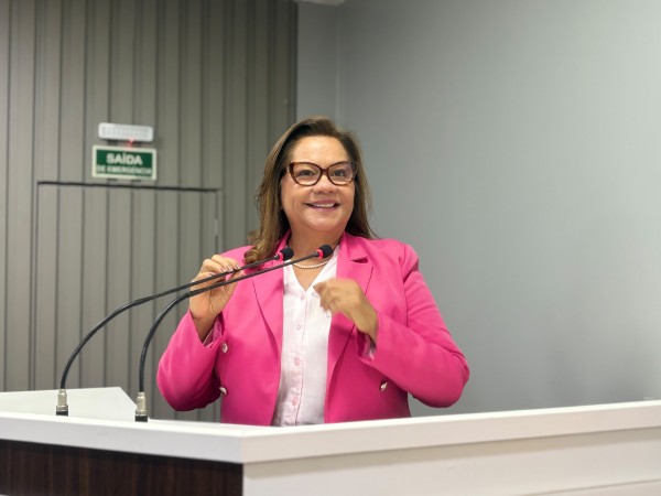 Outubrinho Rosa: Márcia Baranda propõe ações de prevenção e educação em saúde para meninas e adolescentes em Parintins