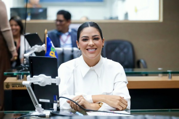 Projeto de Mayra Dias prioriza acesso de crianças e adolescentes em isolamento social a atividades no Amazonas