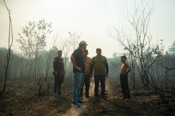 “Não provoquem queimadas”, apela Mateus Assayag ao reforçar combate a incêndios na Vila Amazônia