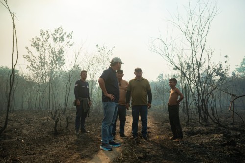 “Não provoquem queimadas”, apela Mateus Assayag ao reforçar combate a incêndios na Vila Amazônia