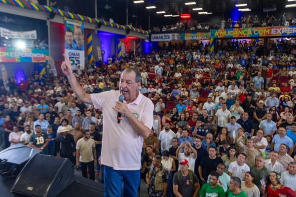 Omar reúne apoio dos 62 prefeitos do Amazonas e defende união para governar o Estado