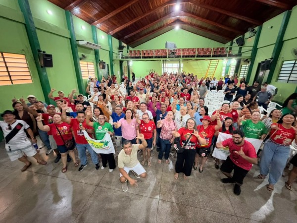 Trabalhadores da educação realizam plenária em Parintins em apoio a Lula e Omar Aziz