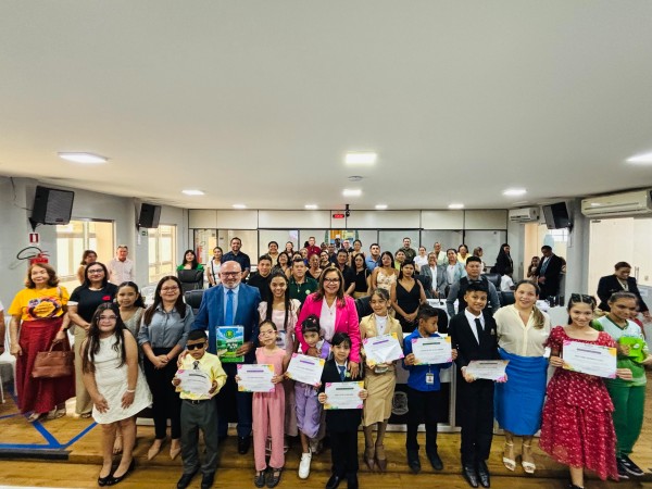 Câmara Municipal de Parintins realiza Sessão Especial com participação de vereadores mirins em alusão ao Dia das Crianças