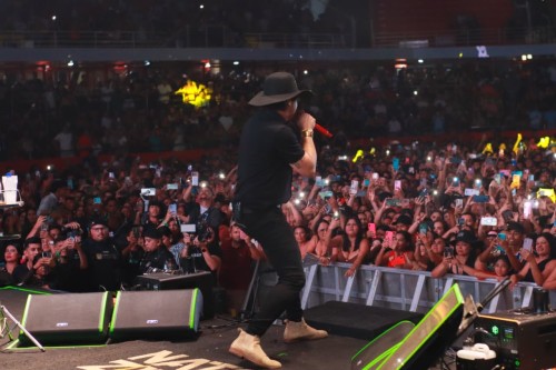 Parintins 174 anos: Natanzinho Lima embala multidão em festa de aniversário no Bumbódromo