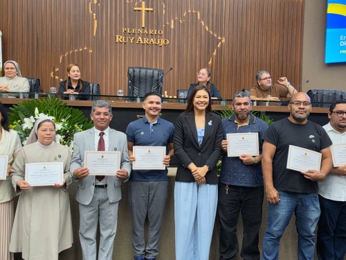 Brena Dianná realiza a primeira sessão especial em homenagem à comunidade surda da Aleam