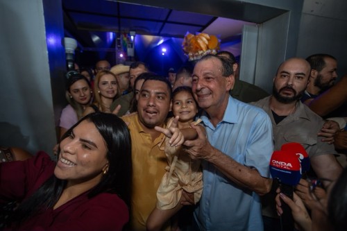 De estágio remunerado a novas casas, Omar apresenta propostas para jovens e famílias do Amazonas