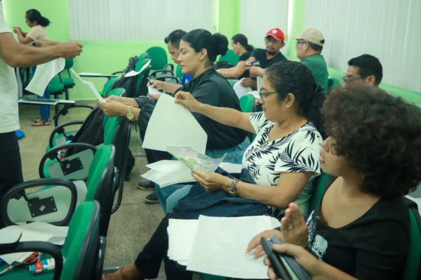 Prefeitura de Parintins incentiva novas metodologias de ensino por meio de oficina de cartografia
