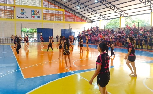 Prefeitura de Parintins encerra campanha Outubro Rosa com torneio de queimada entre profissionais da saúde