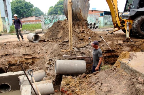 Obra de drenagem fortalece infraestrutura e transforma ruas do bairro São Francisco, em Parintins