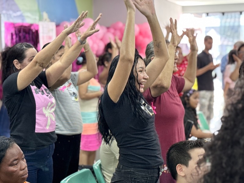 Outubro Rosa: Migrantes atendidos pela Sejusc participam da ação ‘Prevenção sem Fronteiras’