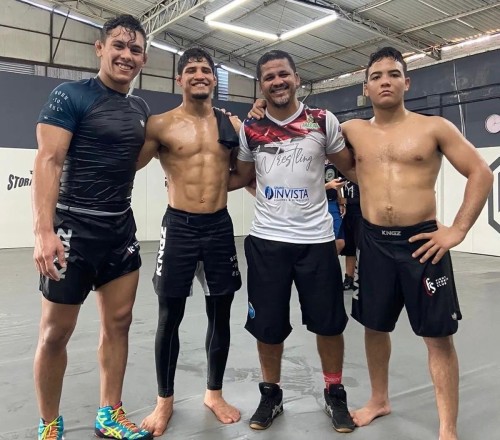 Ex-técnico da Seleção Brasileira ministra oficina de wrestling em Parintins