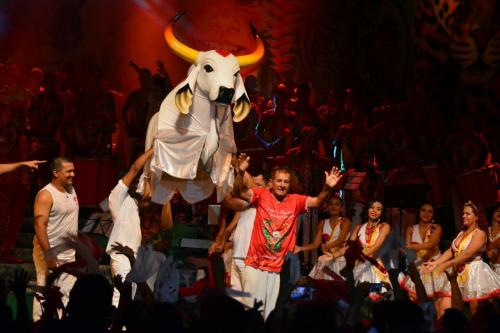 Garantido emociona itens, artistas e galera durante lançamento do Cd 2017 