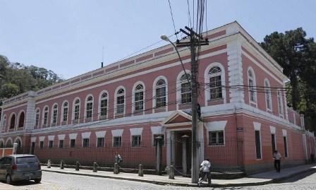 Bisneto da Princesa Isabel leiloa itens que pertenceram à família real