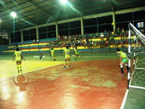  Dezoito gols na abertura da I Copa Sou Mais Parintins de Futsal Feminino