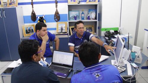 Babá e Jender apresentam contas de gastos aos sócios do Caprichoso 