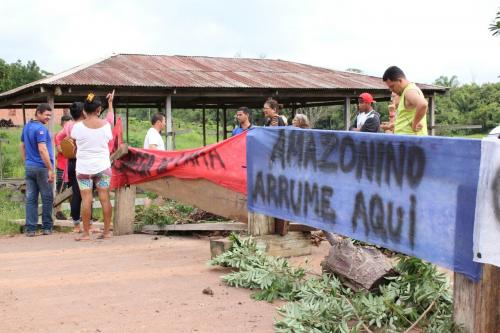 Moradores de Autazes protestam devido à paralisação de obra 