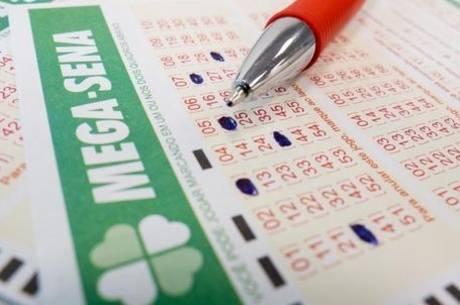 Mega-Sena acumula e promete pagar R$ 70 milhões no sábado