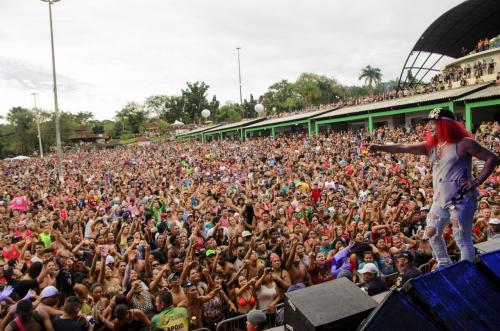 Wanderley Andrade e Neguinho da Beija Flor agitaram o Domingo em Presidente Figueiredo 
